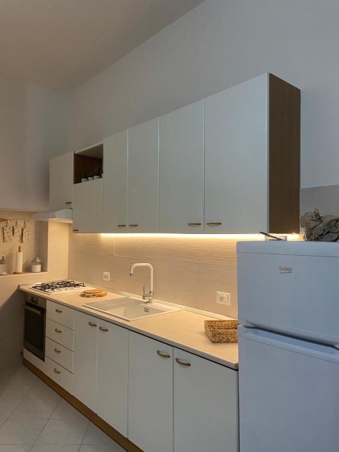 White House * Torre Canne