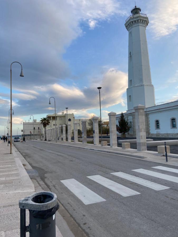 White House * Torre Canne